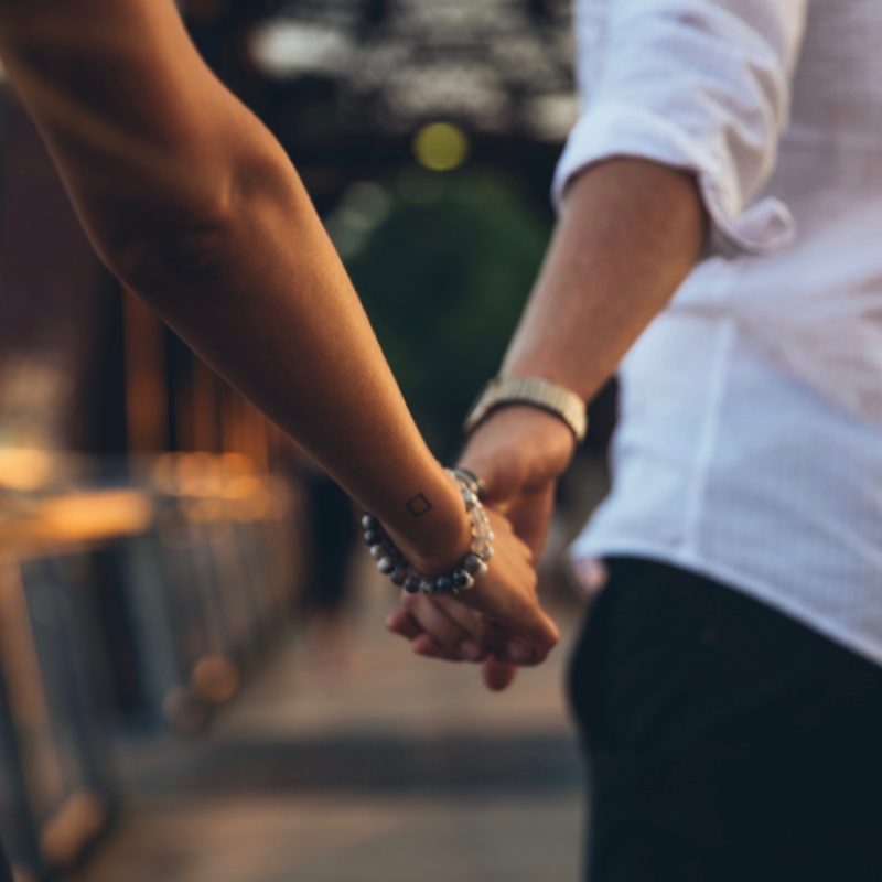 15 hand-holding- tab 3-D